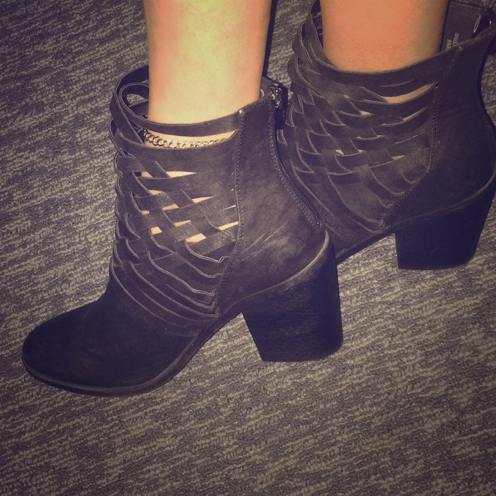 Cute Woven Suede Booties 👢